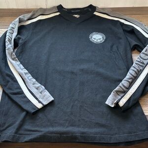 Harley-Davidson Men's Black and Gray Skull V-Neck Long Sleeve Shirt